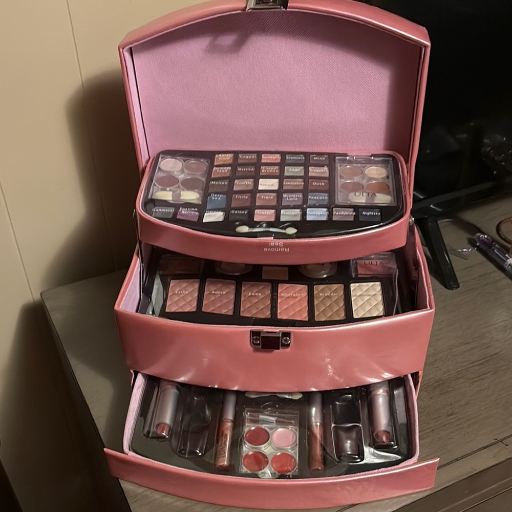 SHAN Pink Makeup Kit